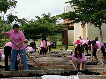 19 สิงหาคม. 2563
นักศึกษาสาขาวิชาการจัดการโลจิสติกส์
วิทยาลัยโลจิสติกส์และซัพพลายเชน
ร่วมกันเตรียมแปลงดินสำหรับการปลูกสมุนไพร
ในแปลงสาธิตปลูกสมุนไพรตามแนวปรัชญาเกษตรพอเพียง