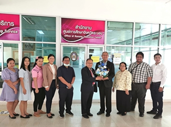 On October 2, 2020, Prof. Suwat Nuan
Khao received a bouquet of flowers
congratulated by Assoc. Prof. Dr.
Wittaya Mekkamrak, Vice President for
Planning and Quality Assurance. On the
occasion of his appointment as Acting
Director of Ranong Education Cente