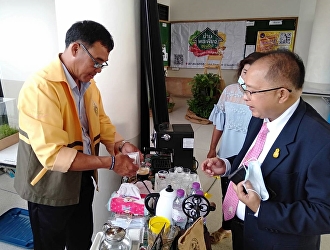 วันที่ 2 พฤศจิกายน 2563 เวลา 09.00 น.
อาจารย์สุวัฒน์  นวลขาว
รักษาการผู้อำนวยการศุนย์การศึกษาจังหวัดระนอง
และคณะ
ร่วมออกบูธการประชุมการขับเคลื่อนศูนย์เทคโนโลยีเกษตรและนวัตกรรม
(AIC)ในพื้นที่จังหวัดภูเก็ต