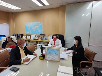 อาจารย์สุวัฒน์​ นวลขาว​
ผู้อำนวยการศูนย์การศึกษาจังหวัดระนอง
ประชุมหารือแนวทางการจัดอบรม
ภาษาอังกฤษให้กับครู นักเรียน
หน่วยงานภาครัฐ เอกชน ในจังหวัดระนอง