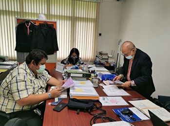 In the afternoon, August 16, 2021, Ajarn
Suwat Nuankhao, Director of the Ranong
Provincial Education Center, Mrs. Anchan
Chongcharoen, Advisor to the Center
Director and related persons Join the
meeting to discuss building and public
relations in the acad