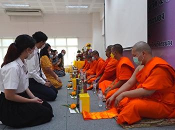 In the morning, Monday, December 27,
2021, faculty members, staff and
students of the Ranong Provincial
Education Center Participate in the
activities to make merit on the New
Year's Day 2022