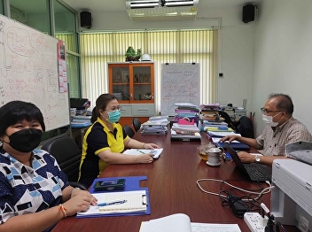 The director of the Center held a
meeting to hear the details of the
project to expand the warning notice in
Ranong.