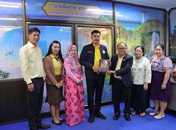 Director of the Ranong Provincial
Education Center joins in congratulating
him on the occasion of assuming the
position of President of the Ranong
Provincial Administrative Organization.
