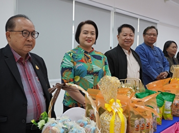 Activities for making merit by offering
rice and dry food to monks  New Year's
Day 2025