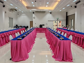 Organize a meeting or seminar, think of
the Kaew Chao Chom Meeting Room.