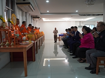 Ranong Provincial Education Center Suan
Sunandha Rajabhat University Participate
in making merit by offering rice and dry
food to monks at Kaew Chao Chom Hotel.
Ranong Provincial Education Center