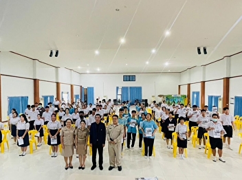 Mr. Ratthanaphak Rungsong, Acting Head
of Planning and Quality Assurance Public
relations for student recruitment,
academic year 2026, for Mathayom 6
students at Tha Taphao Chumphon
Municipal School, Mueang District,
Chumphon Province